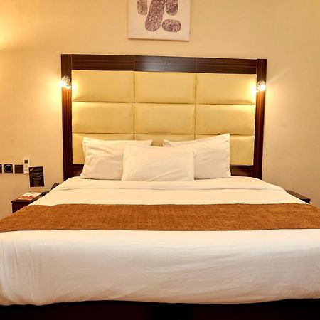 Mayfair Hotel Maitama Абуджа Екстериор снимка