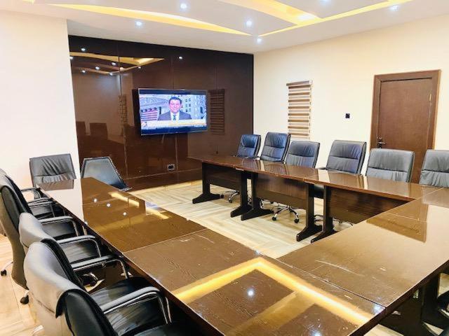 Mayfair Hotel Maitama Абуджа Екстериор снимка