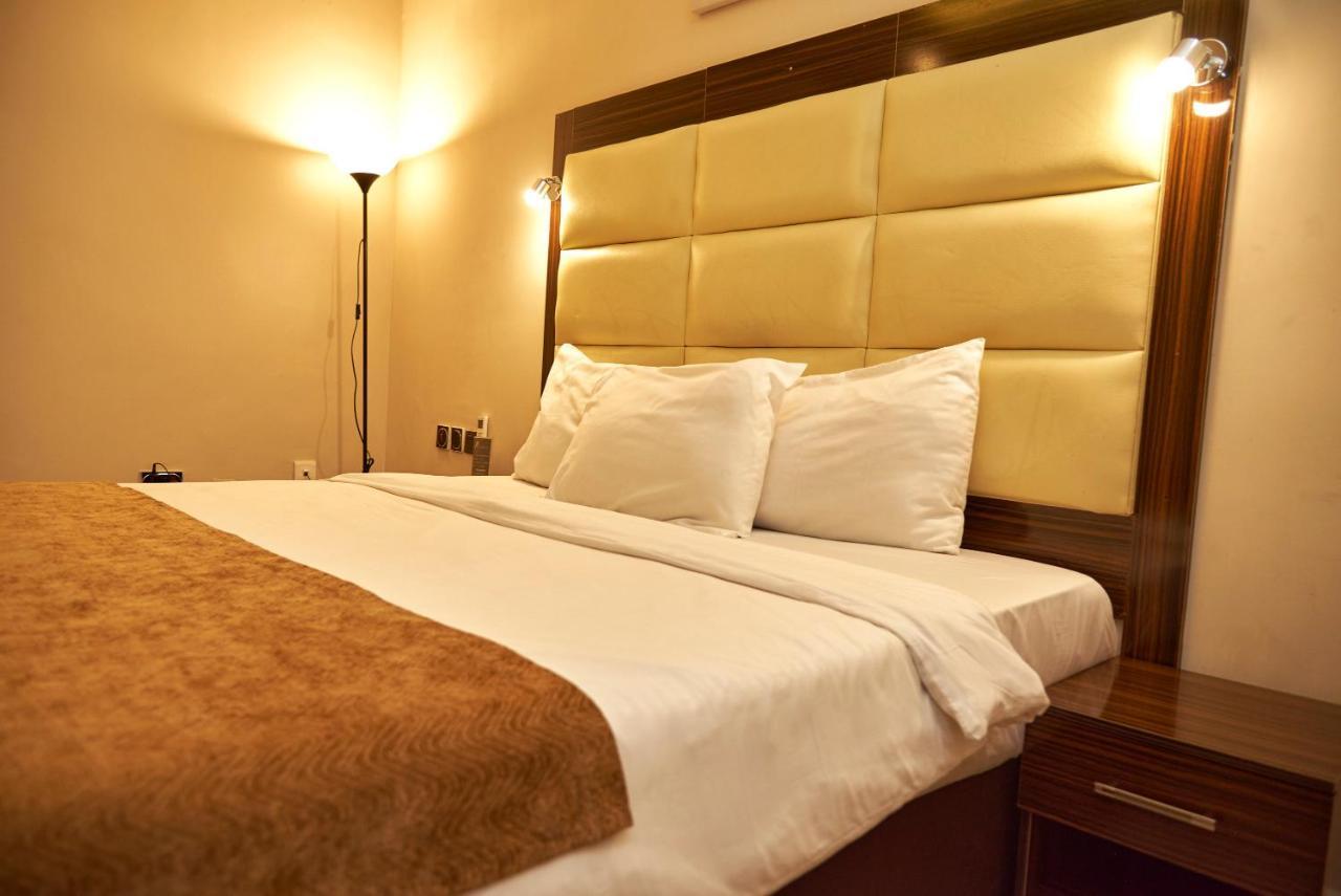 Mayfair Hotel Maitama Абуджа Екстериор снимка