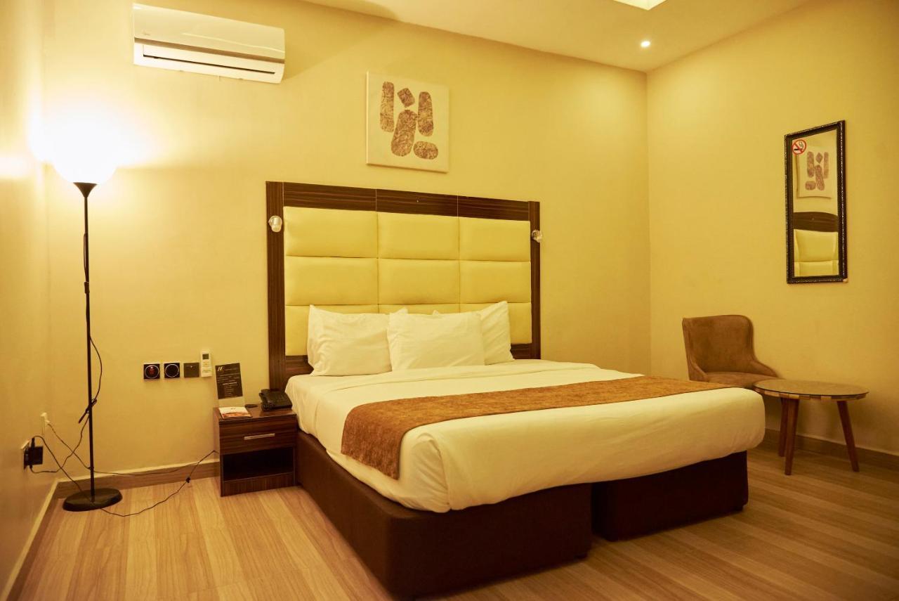 Mayfair Hotel Maitama Абуджа Екстериор снимка