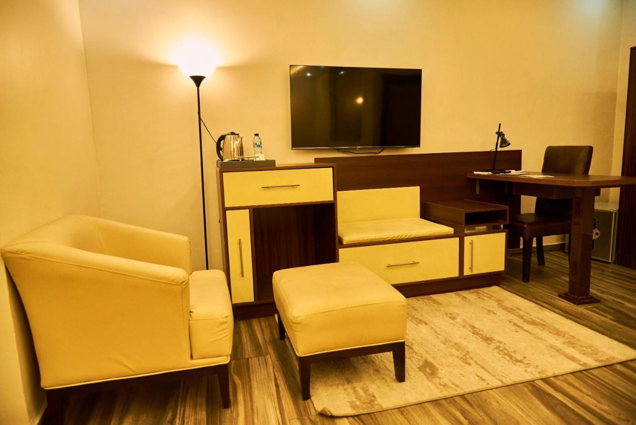 Mayfair Hotel Maitama Абуджа Екстериор снимка